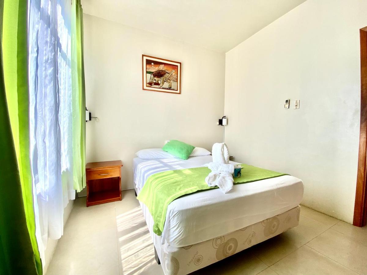 El Rincon De George Hotell Puerto Villamil Exteriör bild