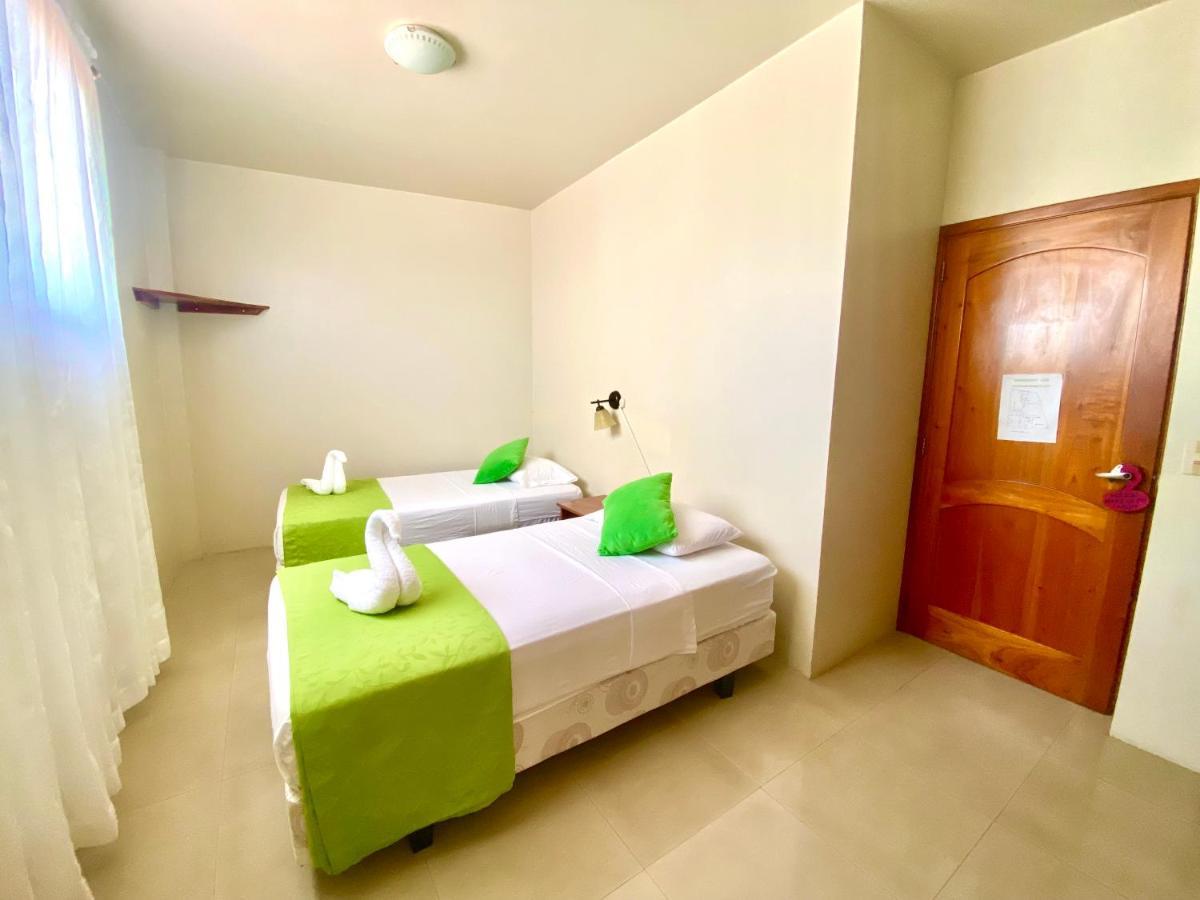El Rincon De George Hotell Puerto Villamil Exteriör bild
